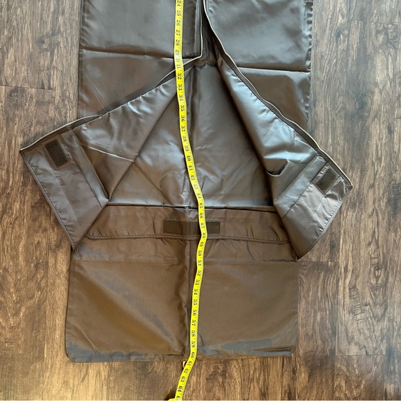 Louis Vuitton garment cover bag. Never used as such very clean inside and out. - Picture 8 of 13